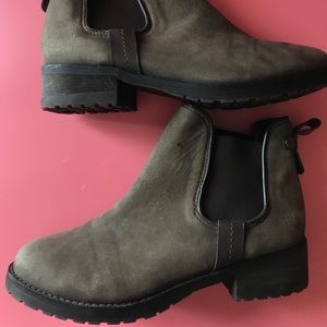 Beautiful PreLoved Steve Madden Boots
